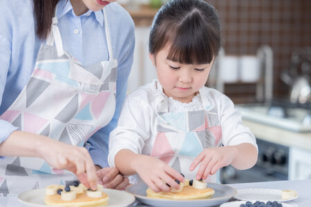 たまちっぷす | 「台所育児」のコツ・やり方は？ 料理で子どもの成長を促そう！