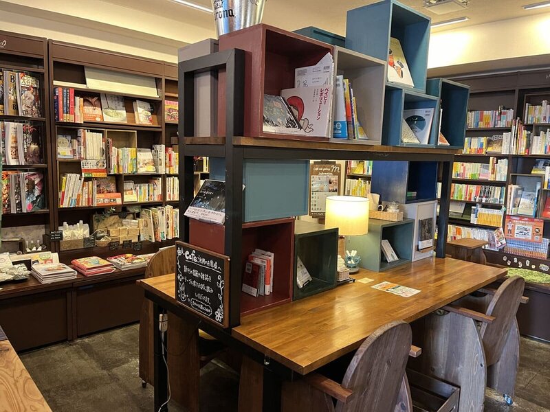 たまちっぷす | 【たまみっけ】本が読みたくなるカフェ×多摩地域【5選】