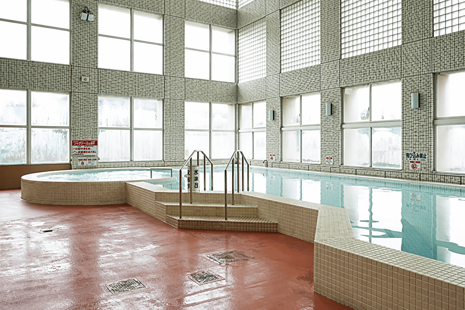 tama-indoorpool-3.png